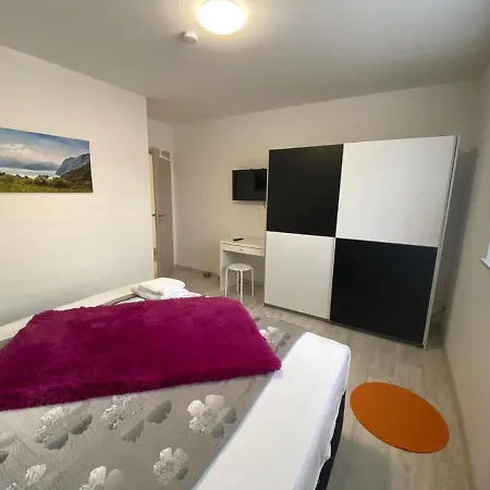 Ferienwohnung * Ноймюнстер